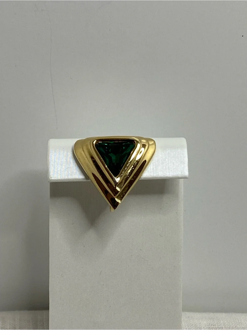 Vintage SAL Single Clip On Earring Green Emerald Tone Crystal Gold Tone Triangle